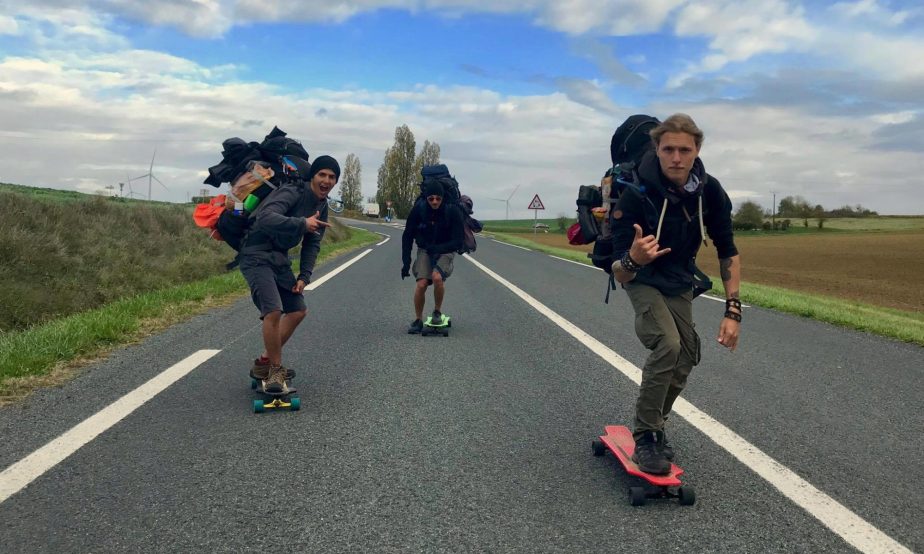 3 jeunes Suisses traversent la France en skate&nbsp;!