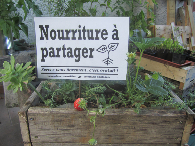 Incroyable-Comestibles-food-giveaway